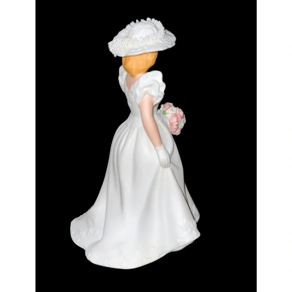 Avon 1986 Hand Painted Porcelain Figurine “A Summer Bride” & Trinket Box
